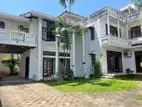 Luxury House For Rent in Skelton rd, Colombo 5 | EH433