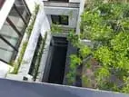 4 Bedroom Modern House for Rent in Colombo 07 | (HS4935)